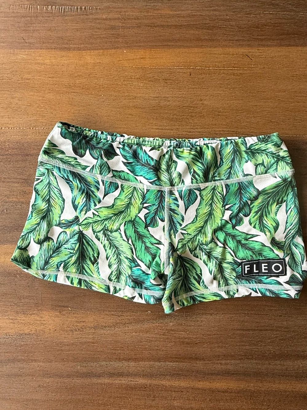 Fleo Tropical Green Leaf Print Athletic Shorts-NWOT